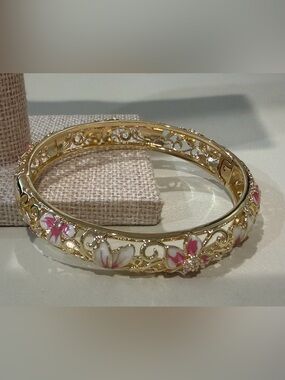 New Gold Floral Enamel Hinged Bangle Bracelet - Pink & White